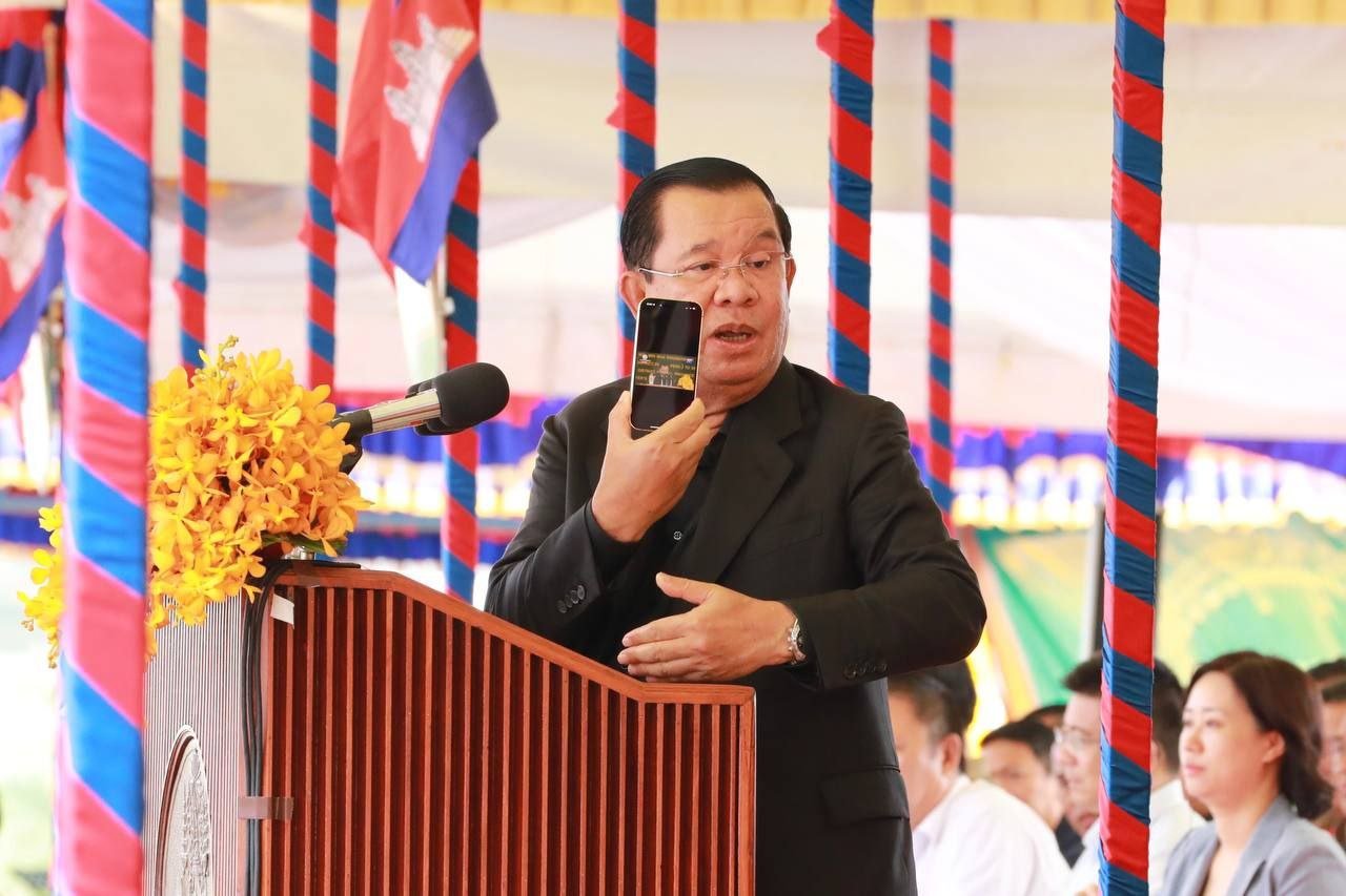 Hun Sen Picks Two Senior Officials as Deputies for His Son