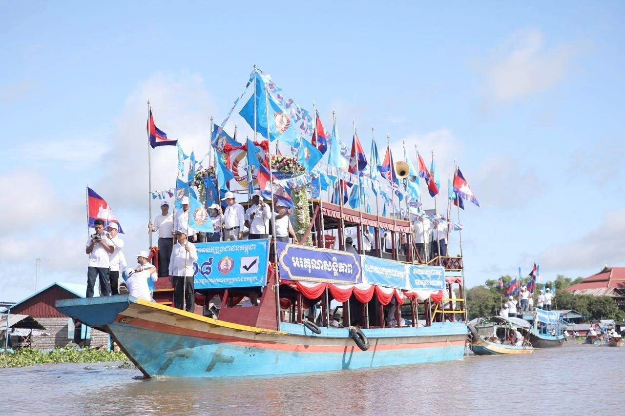 ​​បញ្ជី​​ឈ្មោះ​​បេក្ខជន​​​បង្ហាញថា​​      បេក្ខជន​​តំណាងរាស្ត្រ​​​ជាង​​​២០រូប​​​មក​​​ពី​​បក្ស​​កាន់អំណាច​​គឺ​​​ជា​​​សាច់​​​ញាតិ​​​​នឹងគ្នា​​​